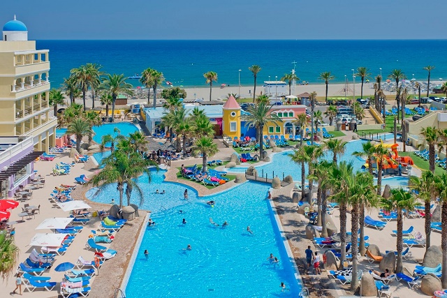 mediterraneopark_piscina.jpg