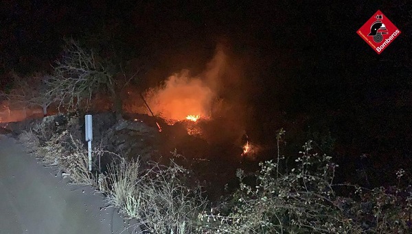 Incendi forestal en el Barranc del Port Trencat d'Agres
