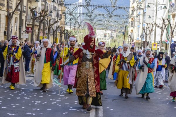 Nou homes i cinc dones opten a ser Sergent Moro