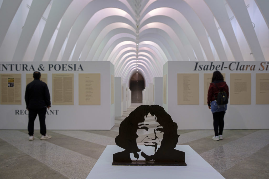Les exposicions reten homenatge a les dones