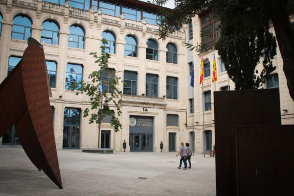 Educació destina 5 milions d'euros a beques per a l'exempció de les taxes universitàries