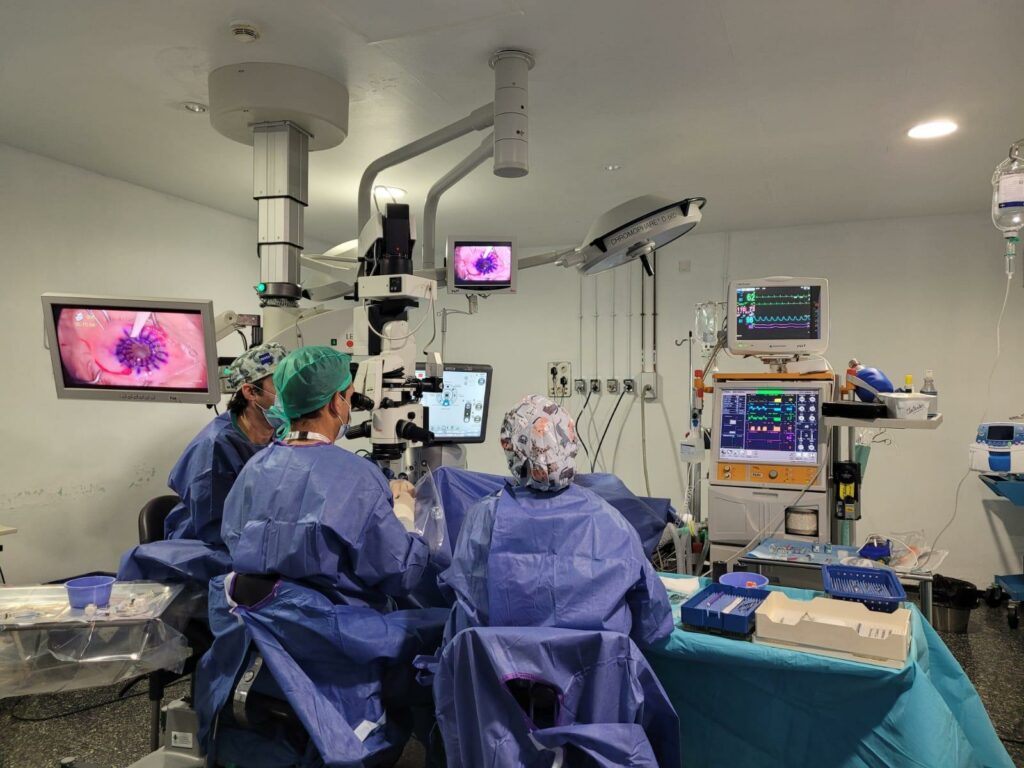 L'Hospital d'Alcoi realitza amb èxit la primera intervenció de trasplantament de còrnia