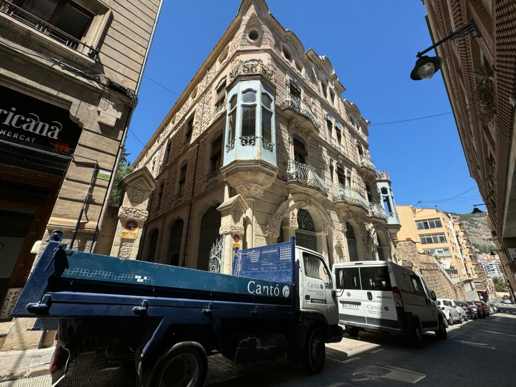 En marxa la instal·lació d'un ascensor del Conservatori