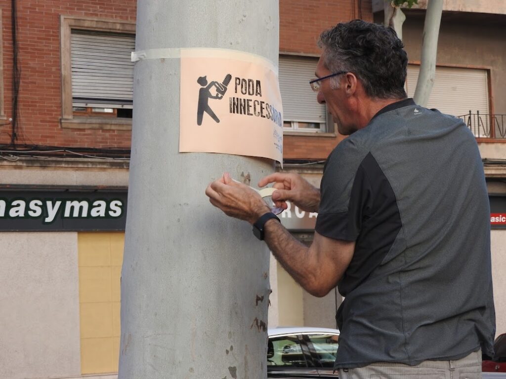 Polémica acción de denuncia de La Carrasca sobre el arbolado