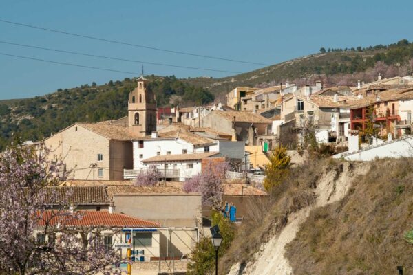 Moren dues persones en un accident de moto a Benimassot