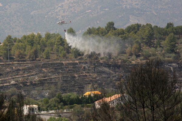 El primer gran incendi de l'estiu va mantindre en suspens a tota la comarca