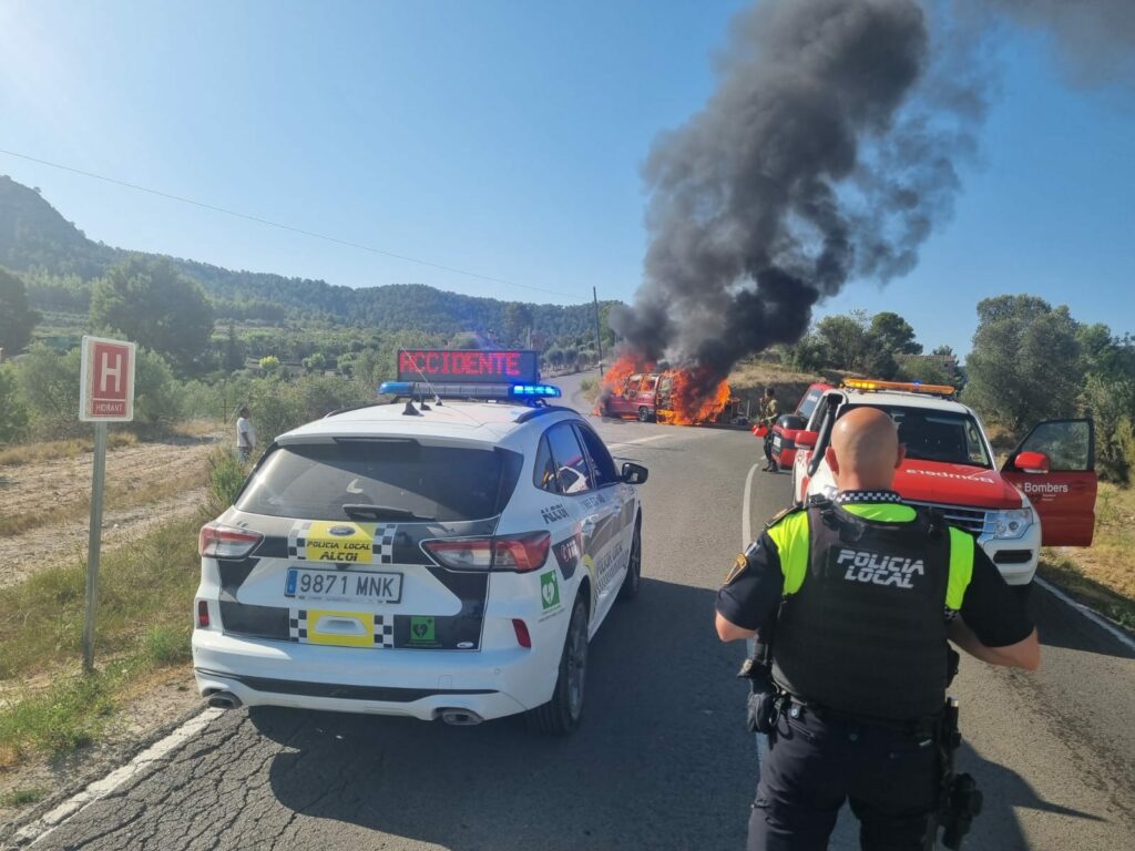 Alarma per l'incendi d'un vehicle en el Rebolcat