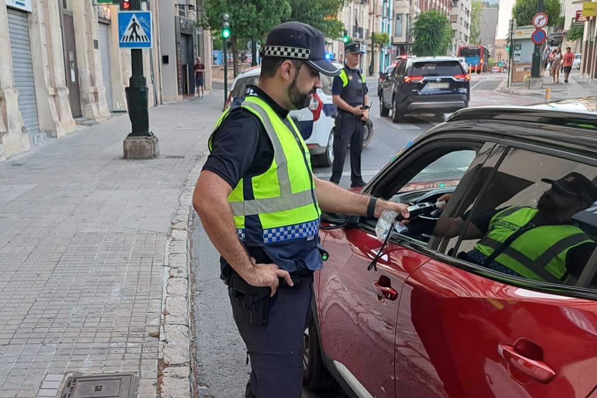 La DGT denuncia cinco delitos penales en Alcoy