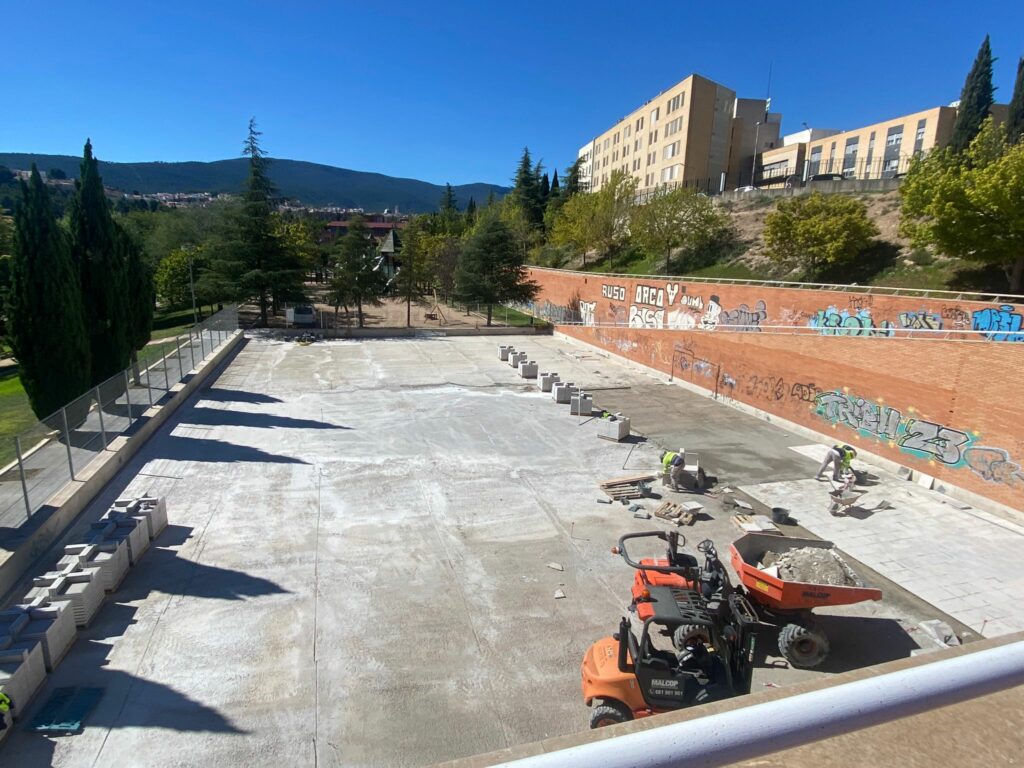 En marxa les obres de la nova pista poliesportiva de la Zona Nord