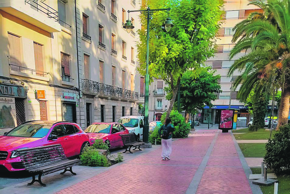 Col·locaran nous arbres i bancs en el Parterre