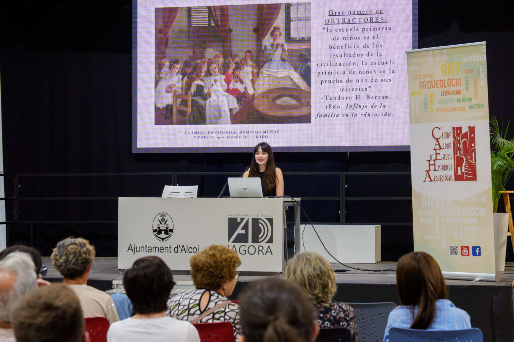 Alcoy se pone en contexto ante la inminente celebración de la Semana Modernista