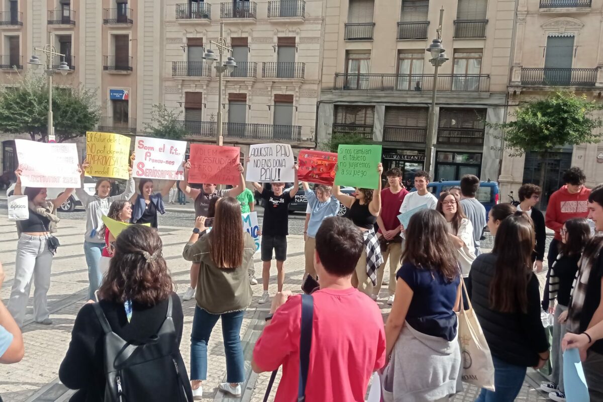 Las estructuras de los exámenes de la PAU se presentan a los profesores de Bachillerato