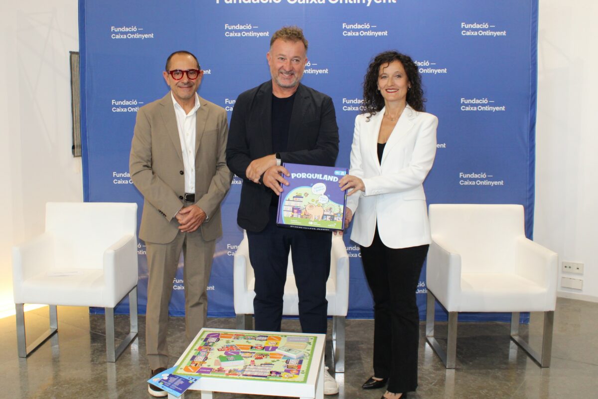 Fundació Caixa Ontinyent presenta “Porquiland”, un joc de taula per a aproximar l'educació financera a alumnes