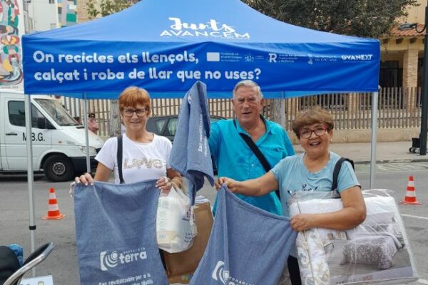 El Consorci Terra llança la campanya Textilcarrer per a potenciar el reciclatge