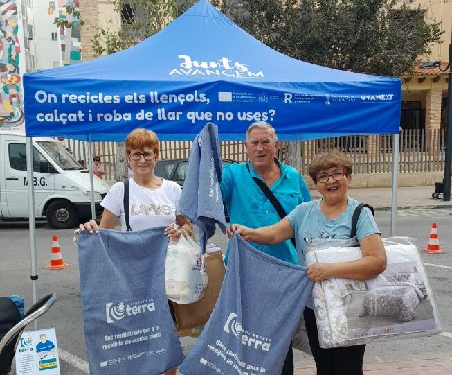 El Consorci Terra llança la campanya Textilcarrer per a potenciar el reciclatge