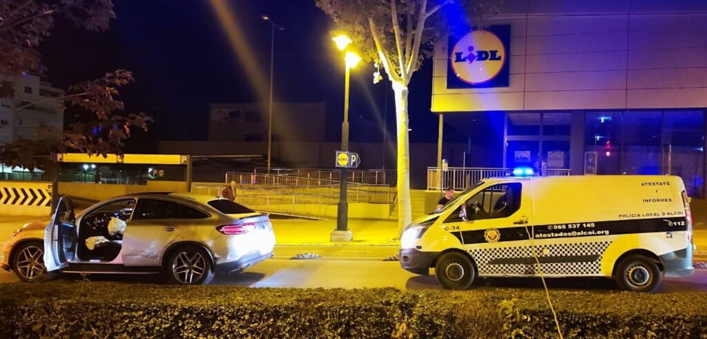 Investigan a un hombre en Alcoy por conducción temeraria y por superar la tasa de alcoholemia