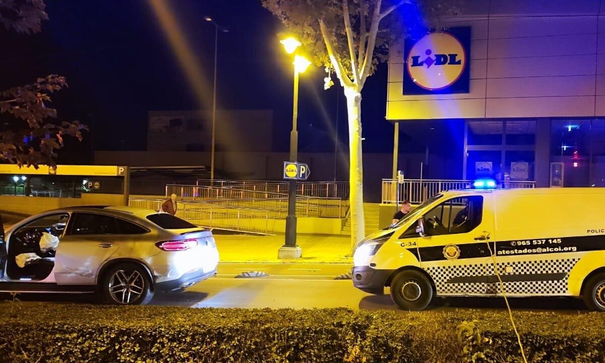 Investigan a un hombre en Alcoy por conducción temeraria y por superar la tasa de alcoholemia