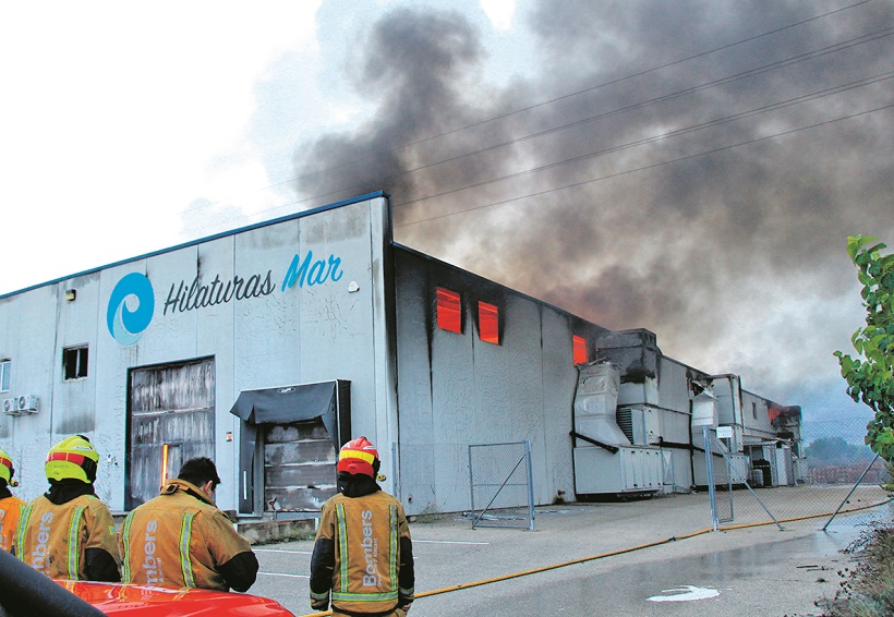 Un incendio destruye una de las plantas de producción de Hilaturas Mar