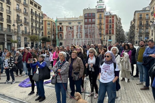 Alcoy se une a la repulsa a la violencia contra las mujeres