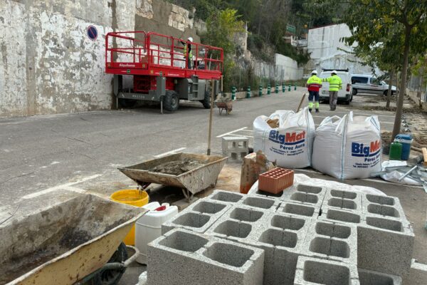 Obres per a reobrir l'aparcament de la Beniata