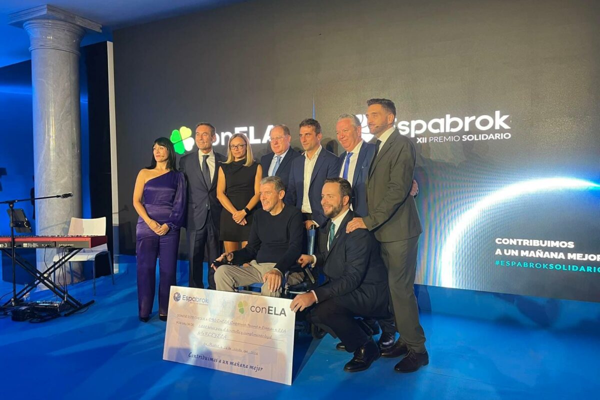 Espabrok entrega el Premio Solidario ConELA