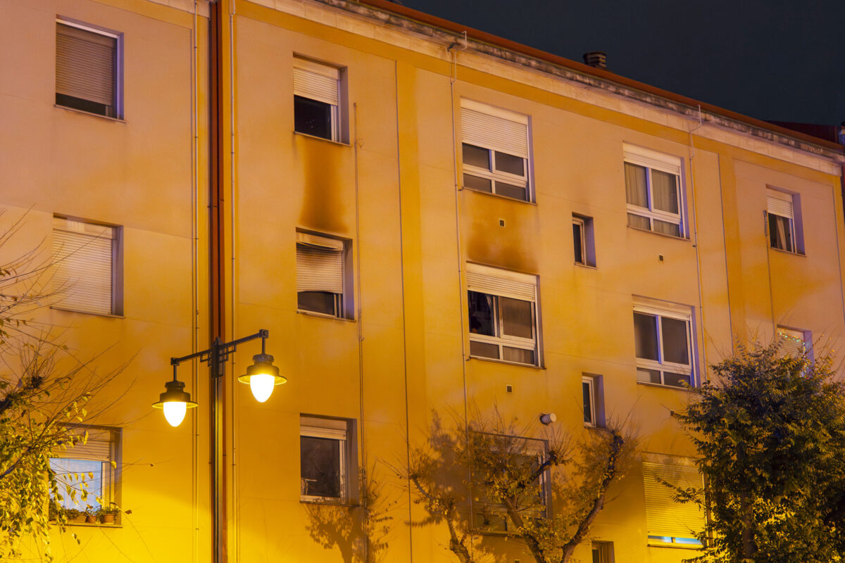 Hallan muerto a un hombre en el incendio de una vivienda en Alcoy