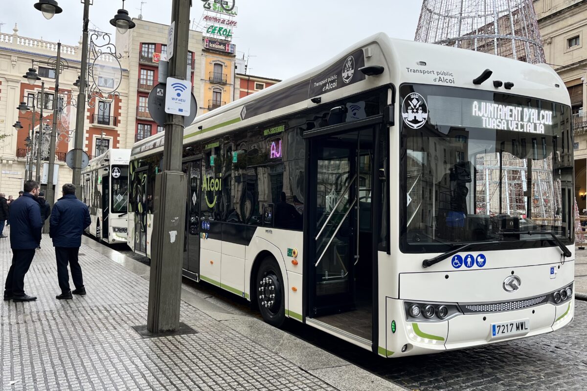 Alcoy pondrá a rodar dos nuevos buses eléctricos a partir de enero