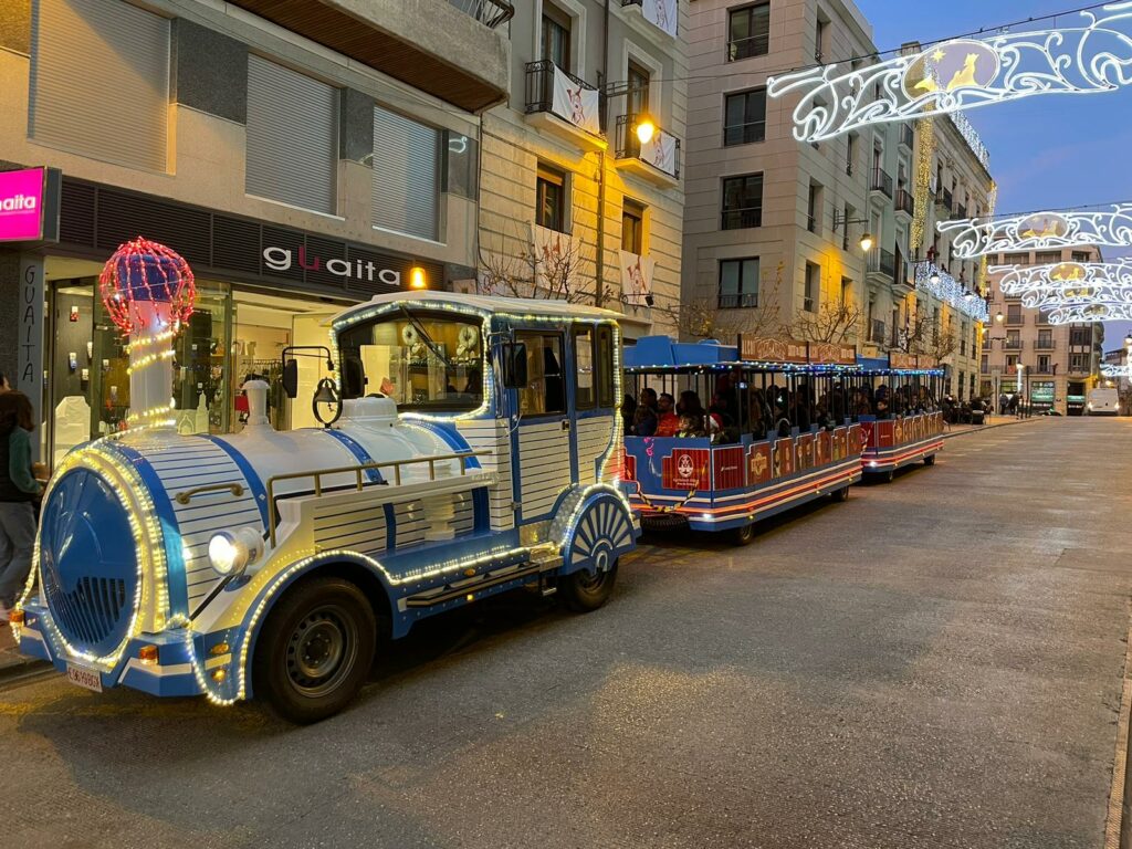 El tren del Tirisiti torna a recórrer els carrers d'Alcoi