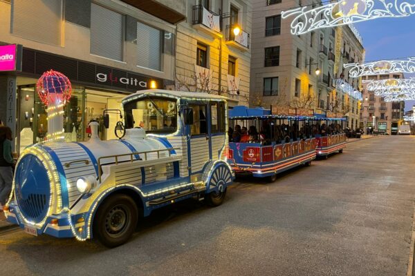 El tren del Tirisiti torna a recórrer els carrers d'Alcoi