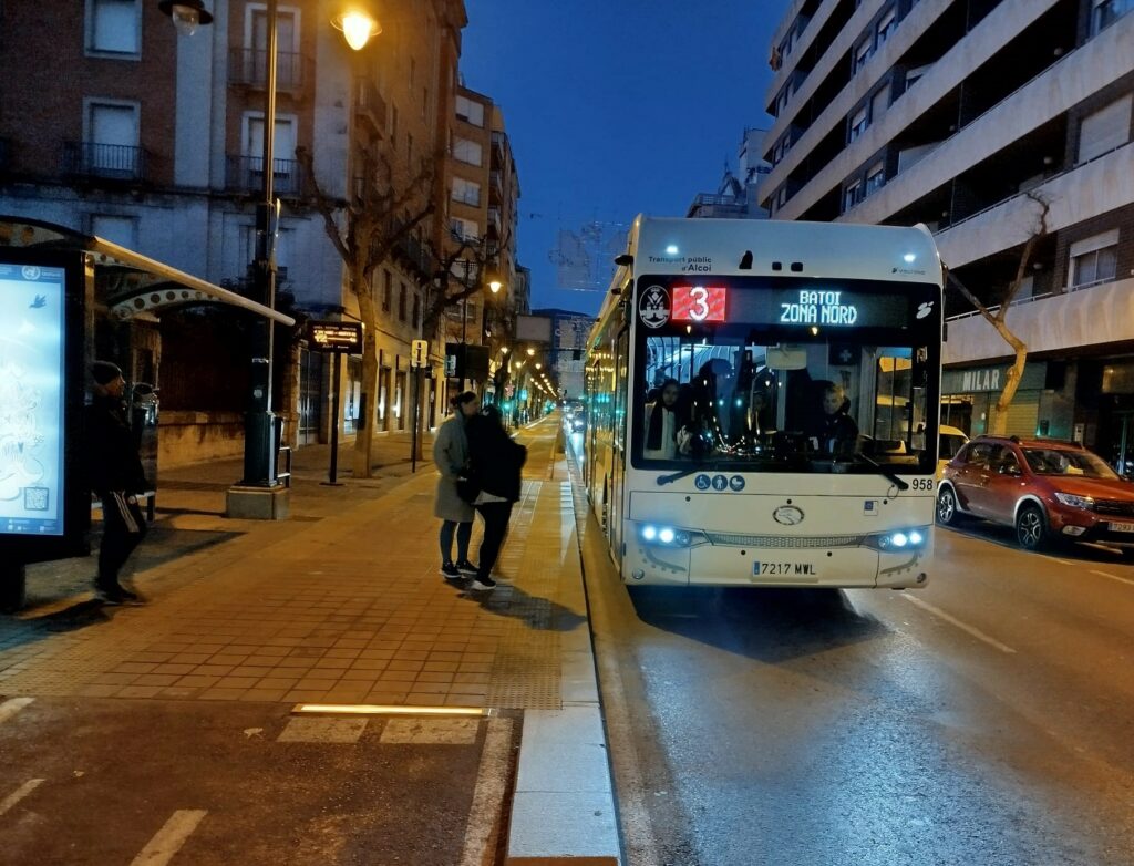 Ja està en marxa l'autobús de Conselleria per a l'alumnat de l'Andreu Sempere