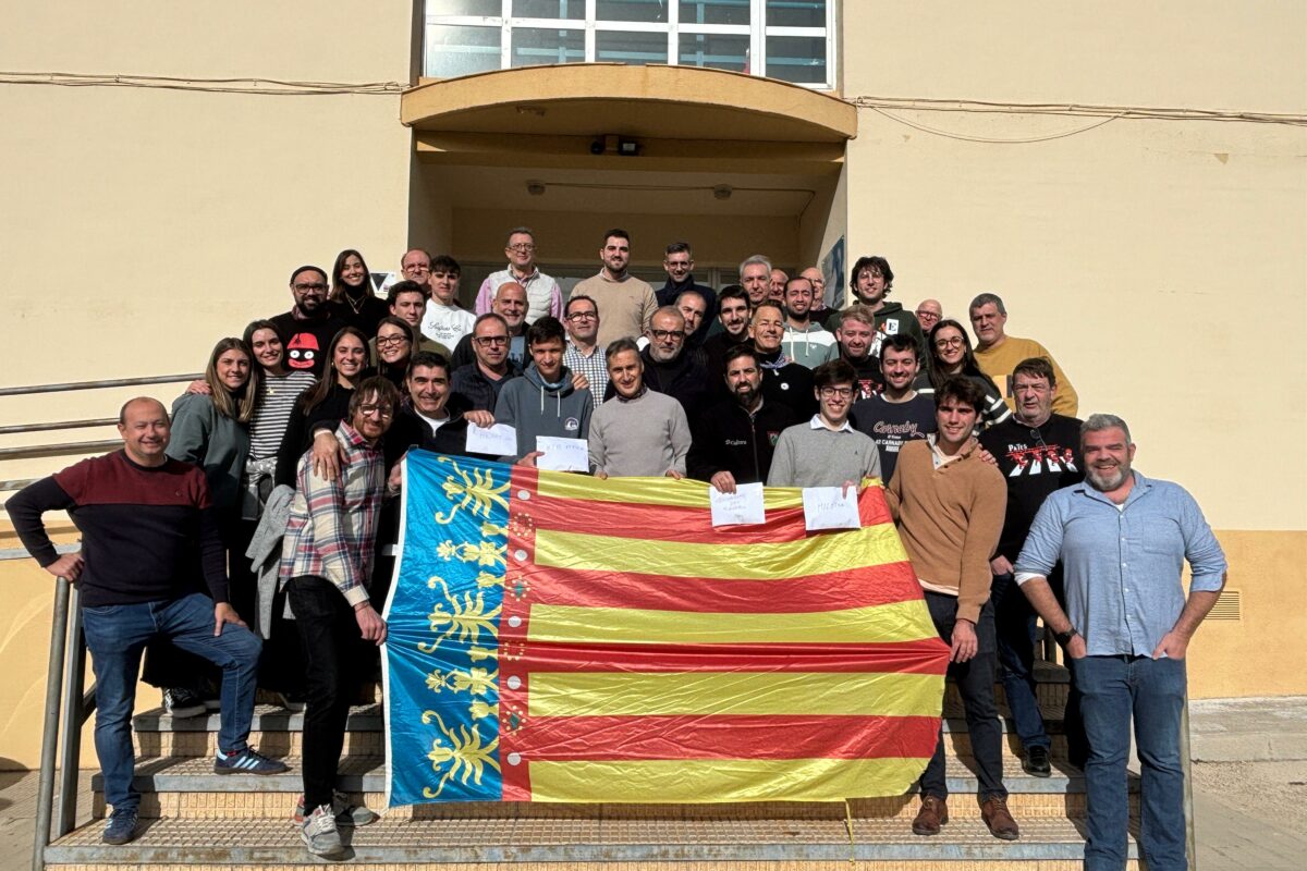 Els paqueters entreguen les donacions pel seu treball a entitats d'Aldaia afectades per la DANA