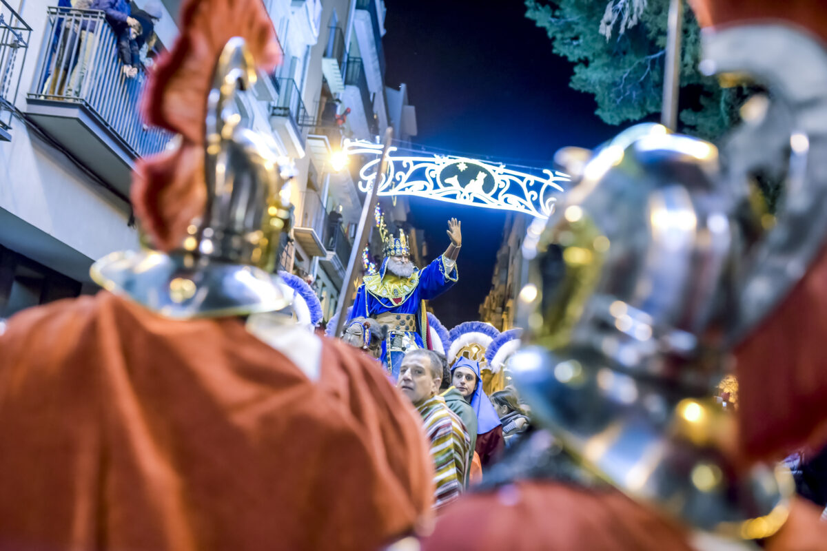 Todo preparado para el desfile triunfal de Melchor, Gaspar y Baltasar