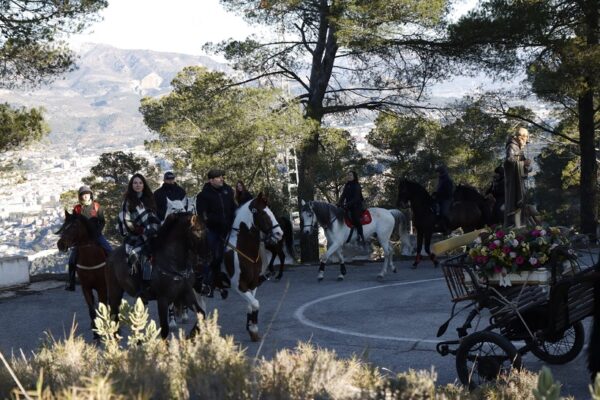 Romeria i 'rostida' per a celebrar Sant Antoni a Alcoi