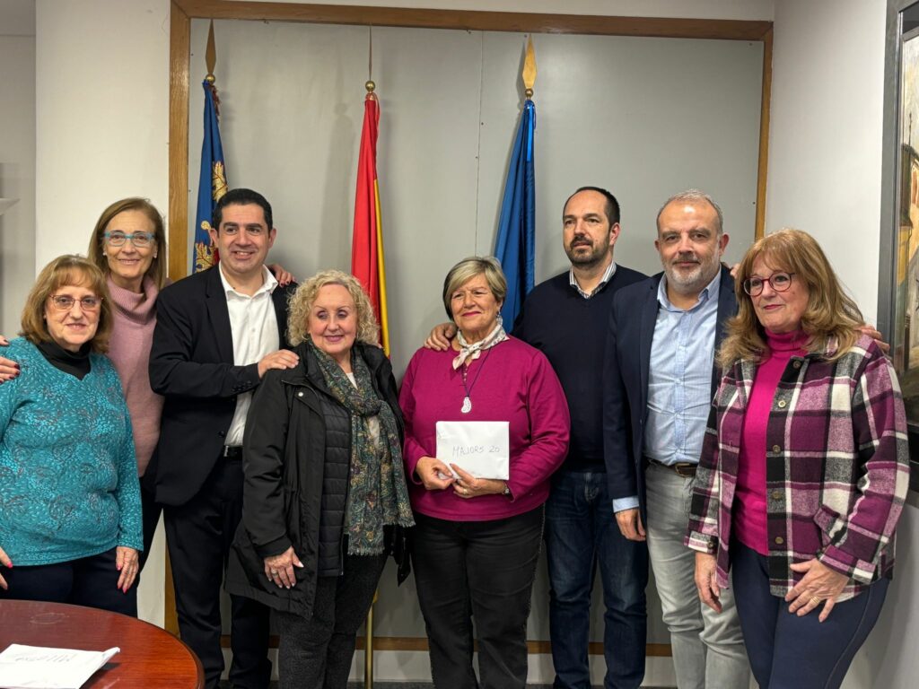 Alcoi entrega les donacions fetes als voluntaris paqueters a entitats d'Aldaia afectades per la DANA