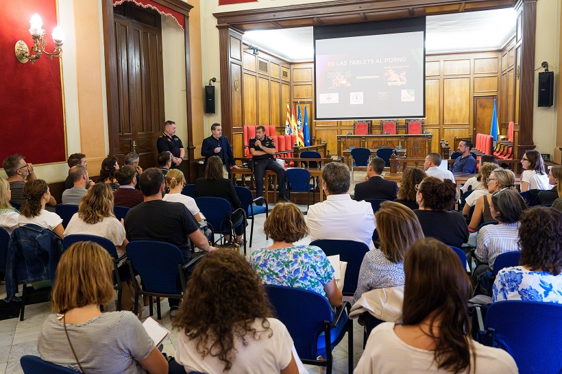 Alcoy incorpora un nuevo agente al programa Policía Tutor