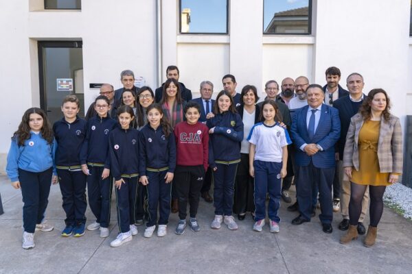 Reconocimiento a los donantes de sangre con una placa en el Eduardo Latorre