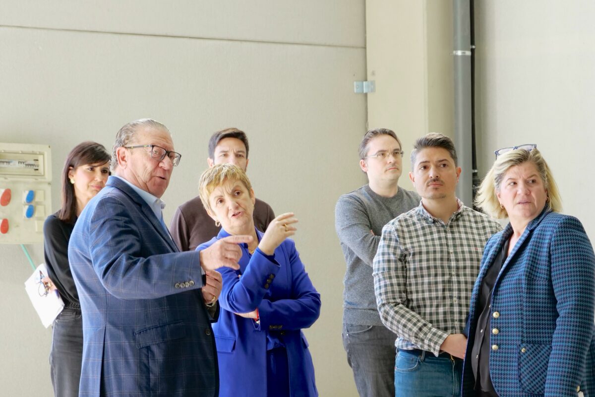 Marián Cano visita Nirvel i Muro en un recorregut per l'eix industrial d'interior