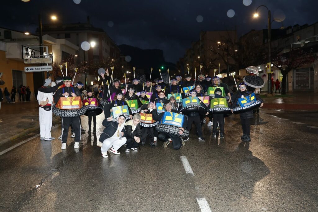 Muro disfruta de un divertido Carnaval pese a un tiempo amenazante