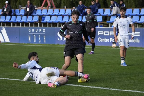 Javi Antón rescata a l'Alcoyano a Marbella