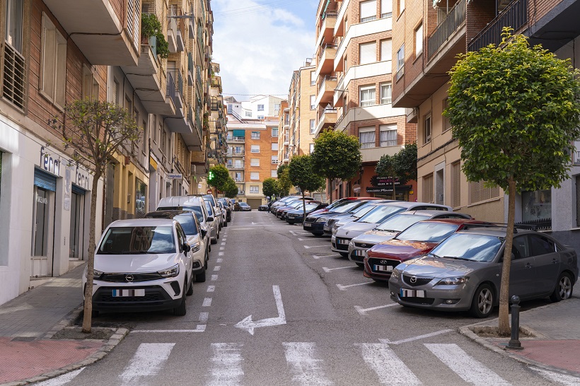 Aparcar i l'abandó de les zones verdes, les queixes dels veïns de Santa Rosa